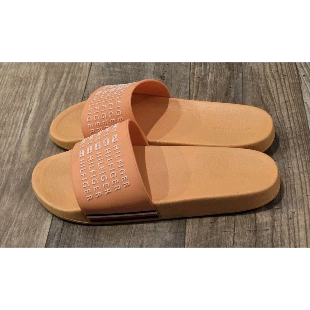 Tommy Hilfiger Esco-C slide sandals featuring a high relief logo strap -Size 10M